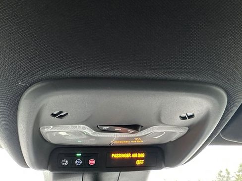 Used 2024 Chevrolet Colorado Z71 w/ Z71 Convenience Package 2 image 19