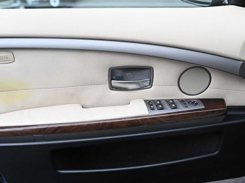 Used 2007 BMW 750i RWD image 16