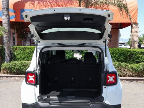 Used 2023 Jeep Renegade Latitude w/ Sun & Fun Group image 8