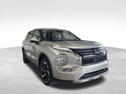 Used 2024 Mitsubishi Outlander SE Black Edition image 7