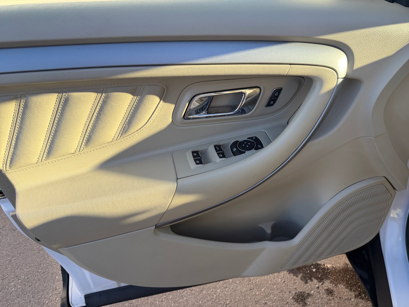 Used 2018 Ford Taurus SEL w/ Equipment Group 201A FWD image 17