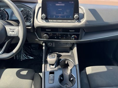 Used 2023 Nissan Rogue S FWD image 11