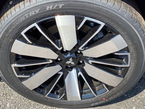 New 2025 Mitsubishi Outlander SEL image 6