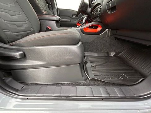 Used 2024 Nissan Frontier PRO-4X w/ Technology Package image 31