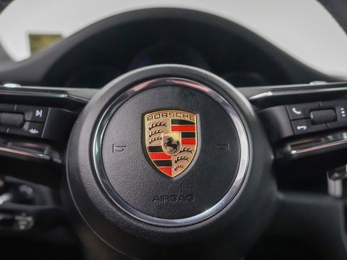 Certified 2025 Porsche Macan image 27