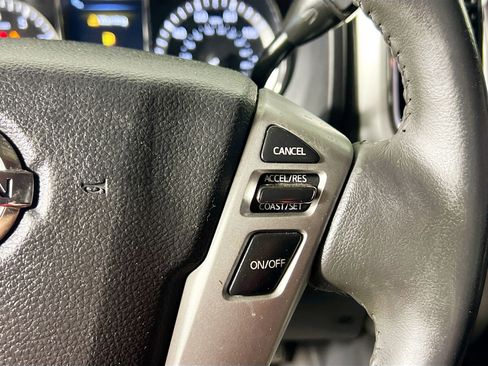 Used 2018 Nissan Titan SV w/ SV Convenience Package image 19