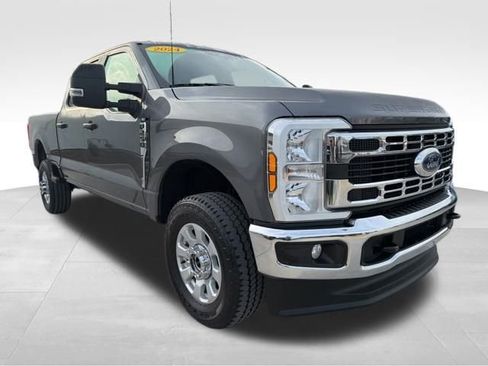 Used 2024 Ford F250 XLT image 3