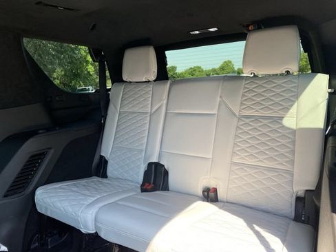 Certified 2025 Cadillac Escalade Sport Platinum w/ LPO, ONYX Package AWD/4WD image 15