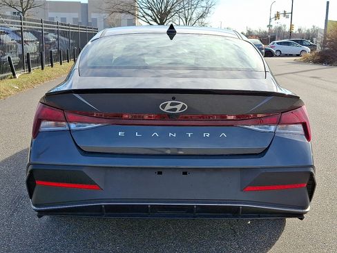 Certified 2025 Hyundai Elantra Sport image 4