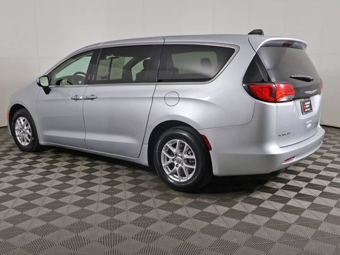Used 2023 Chrysler Voyager LX FWD image 11