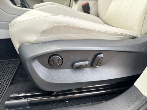 Certified 2022 Volkswagen Tiguan SE image 19