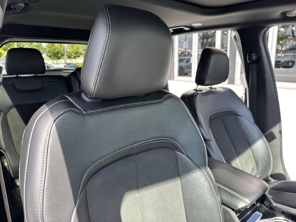 Used 2022 Jeep Grand Cherokee Altitude AWD/4WD image 46