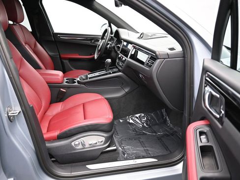 Used 2022 Porsche Macan S image 29
