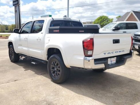 Used 2020 Toyota Tacoma SR5 w/ SR5 Appearance Package (SM) image 4