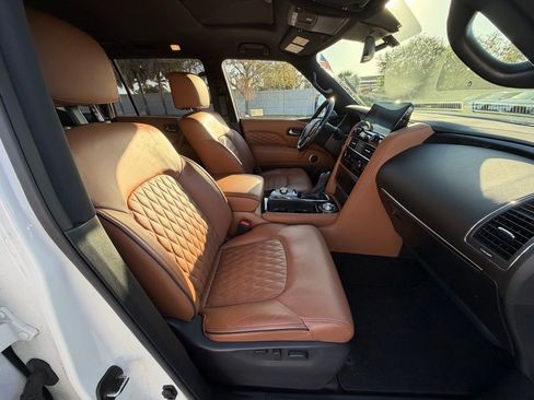 Used 2024 INFINITI QX80 Luxe image 6