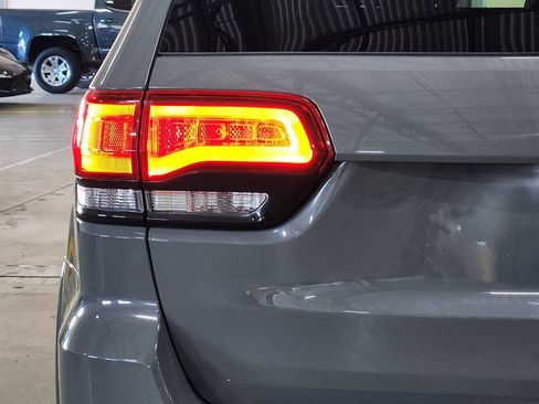 Used 2019 Jeep Grand Cherokee Altitude RWD image 20