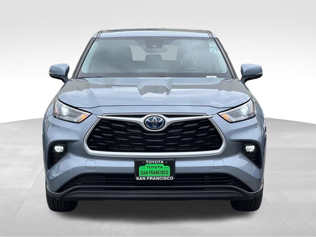 Used 2023 Toyota Highlander LE AWD/4WD image 8
