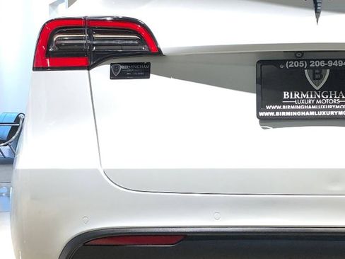 Used 2021 Tesla Model Y Long Range image 14