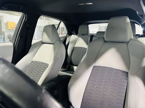 Used 2022 Toyota Corolla SE image 3