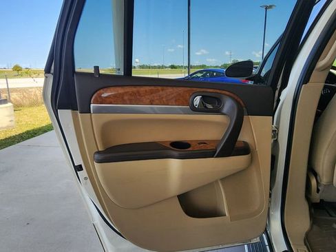 Used 2011 Buick Enclave CXL FWD image 19