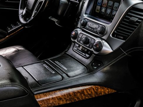 Used 2019 Chevrolet Suburban Premier RWD image 31