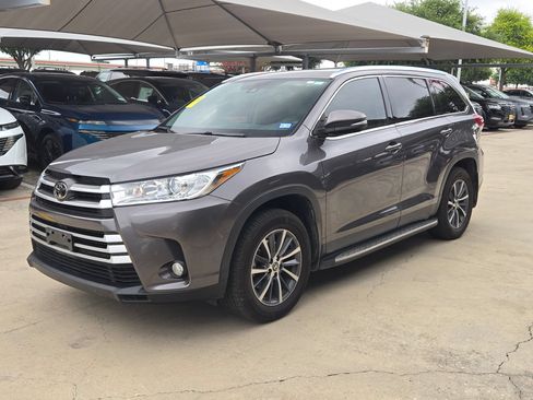 Used 2019 Toyota Highlander XLE FWD image 7