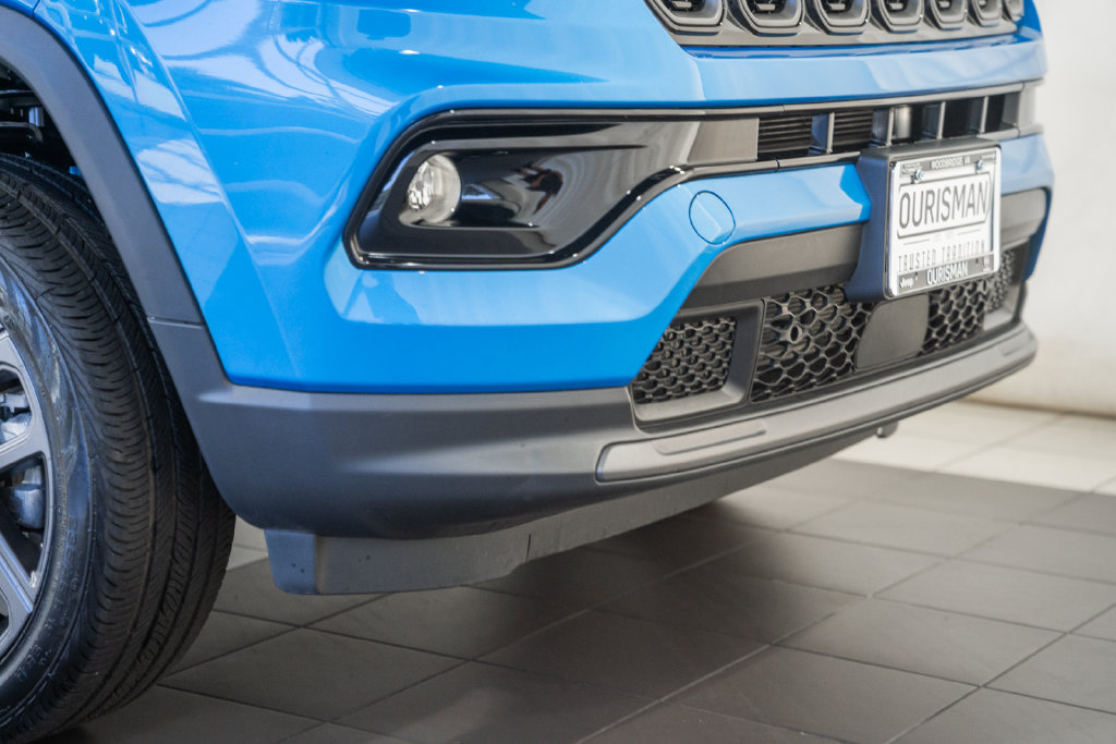 Certified 2025 Jeep Compass Limited w/ Sun & Sound Group AWD/4WD image 13