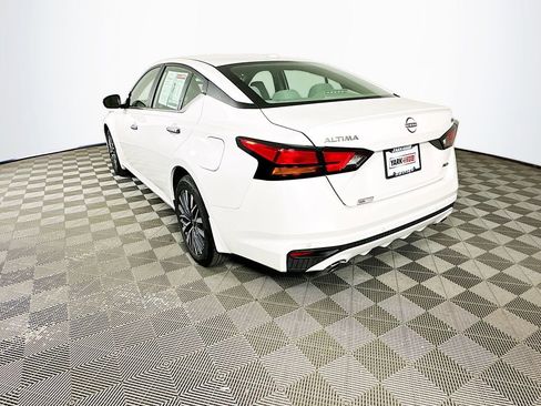 Certified 2024 Nissan Altima 2.5 SV w/ SV Premium Package AWD/4WD image 7
