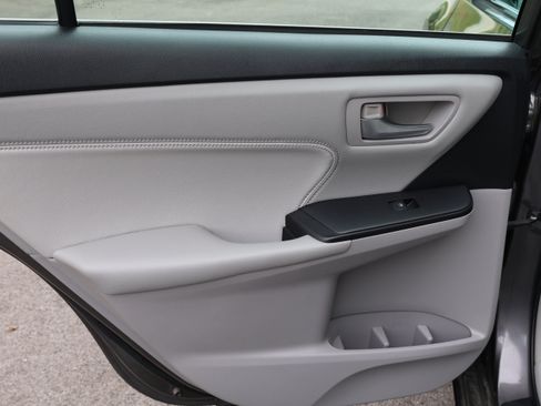 Used 2016 Toyota Camry XLE FWD image 12