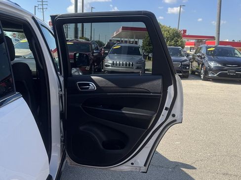 Used 2018 Jeep Grand Cherokee Laredo AWD/4WD image 24