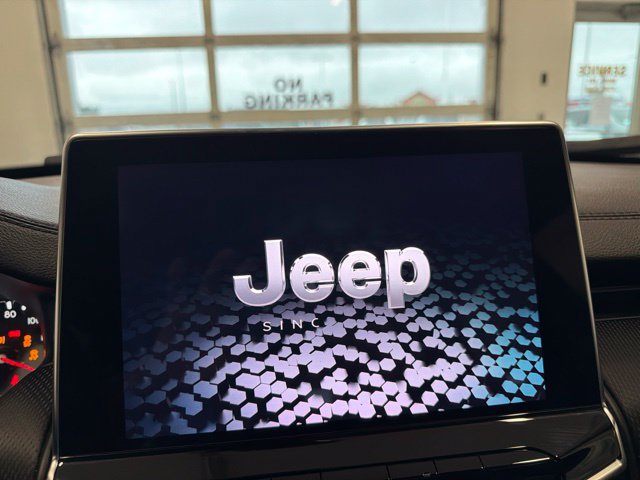Used 2023 Jeep Compass Trailhawk w/ Trailhawk Convenience Group AWD/4WD image 21