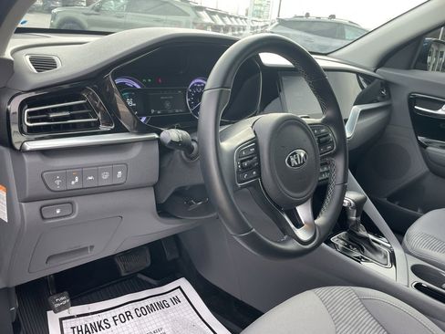 Used 2020 Kia Niro LXS image 9