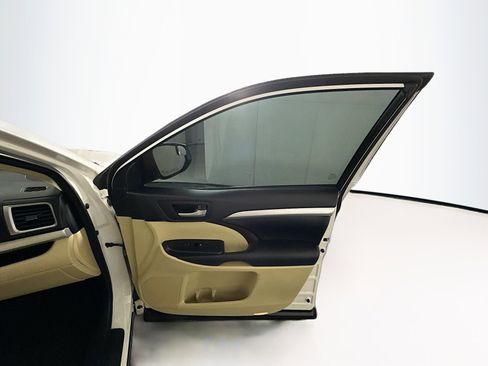 Used 2015 Toyota Highlander XLE image 34