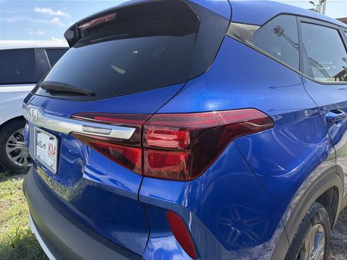 Used 2022 Kia Seltos LX AWD/4WD image 10