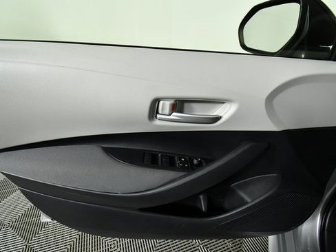 Used 2021 Toyota Corolla LE image 21