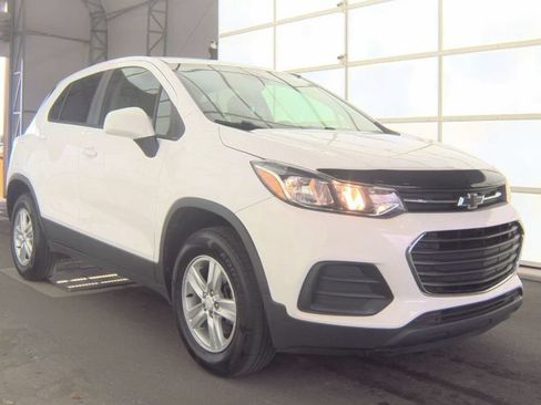 Used 2019 Chevrolet Trax LS w/ Tint and Cruise Package AWD/4WD image 17