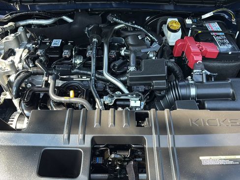 Used 2025 Nissan Kicks SR FWD image 9