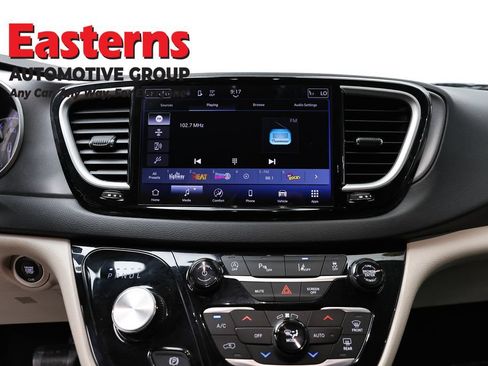 Used 2024 Chrysler Pacifica Touring-L FWD image 74