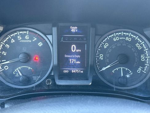 Used 2016 Toyota Tacoma TRD Sport w/ Towing Package image 23