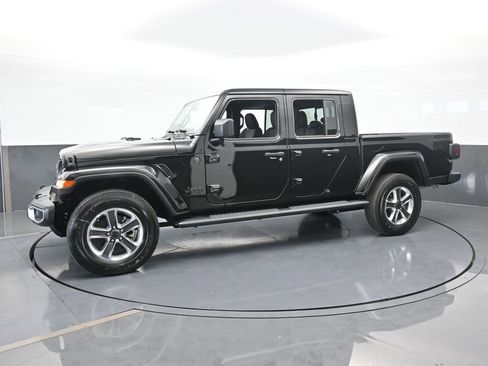 Used 2024 Jeep Gladiator Sport w/ Premium Package image 2