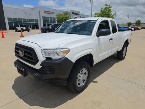 Used 2020 Toyota Tacoma SR AWD/4WD image 9