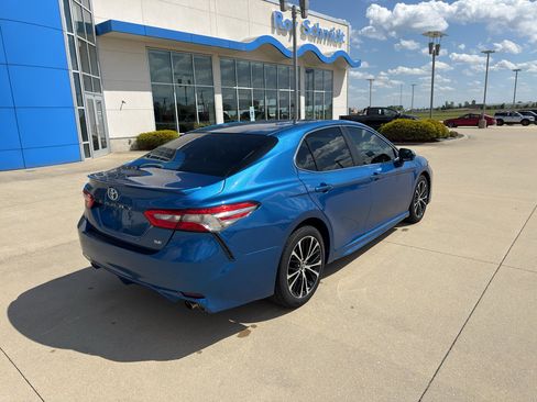 Used 2018 Toyota Camry SE FWD image 5