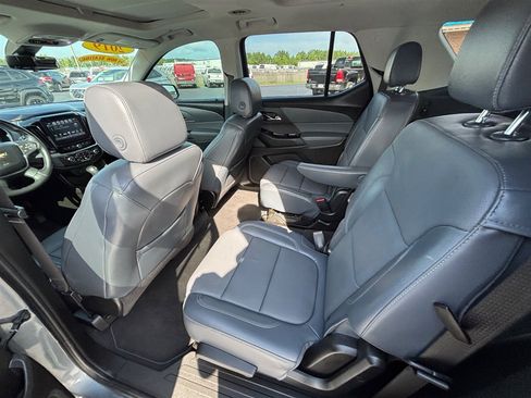 Used 2019 Chevrolet Traverse Premier w/ Driver Confidence II Package FWD image 18