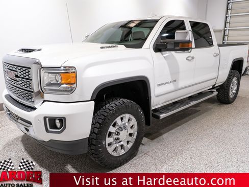 Used 2019 GMC Sierra 2500 Denali w/ Duramax Plus Package AWD/4WD image 2