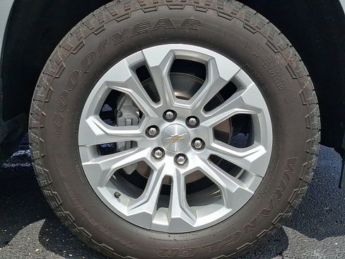 Used 2023 Chevrolet Silverado 1500 LTZ AWD/4WD image 19