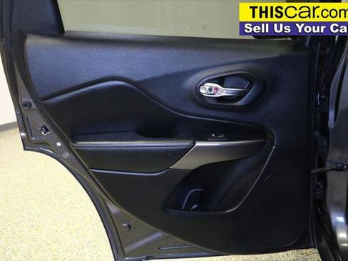 Used 2019 Jeep Cherokee Latitude Plus image 27