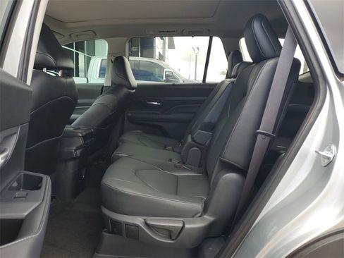 Used 2024 Toyota Grand Highlander XLE image 11