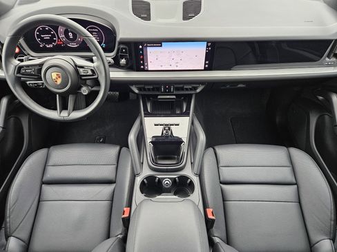 Certified 2025 Porsche Cayenne image 24