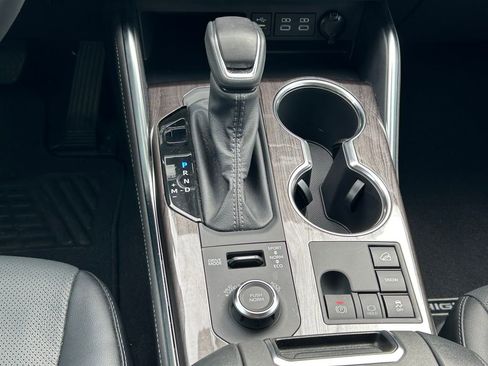 Used 2026 Toyota Highlander Limited image 23