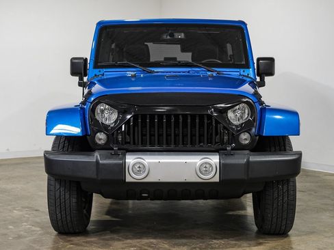 Used 2015 Jeep Wrangler Unlimited Sahara w/ Connectivity Group AWD/4WD image 7